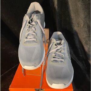 NIKE Revolution 3 Size 11